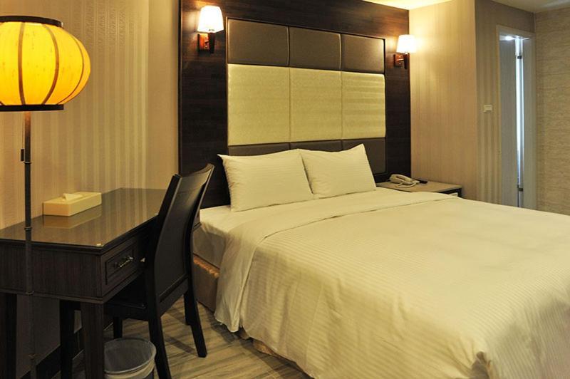 Maple Hotel Second Branch Tchaj-nan Exteriér fotografie