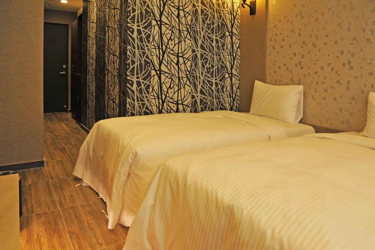 Maple Hotel Second Branch Tchaj-nan Exteriér fotografie