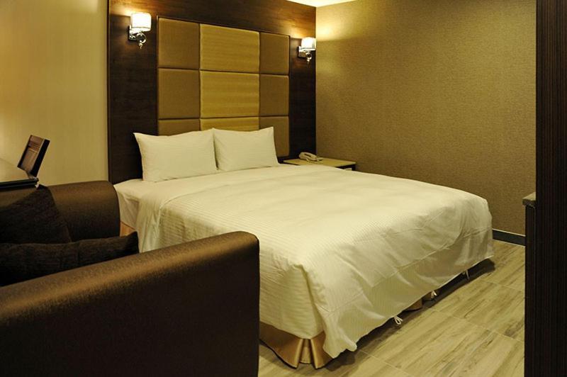 Maple Hotel Second Branch Tchaj-nan Exteriér fotografie